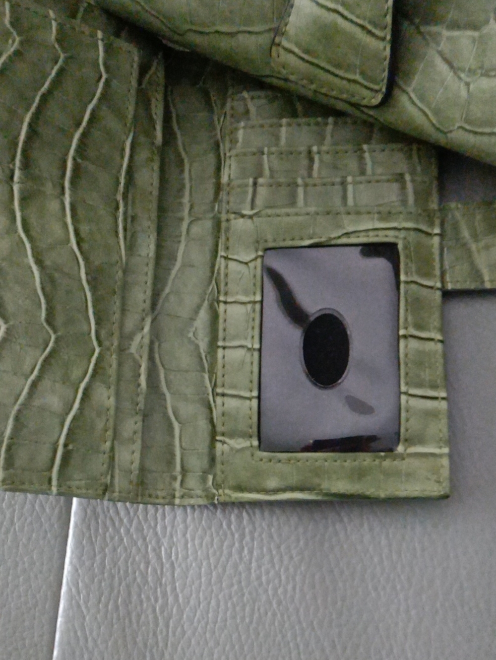 NEW Guess Light Green Croc-Embossed Wallet and Handbag Set - NWOT - Picture 3 of 4